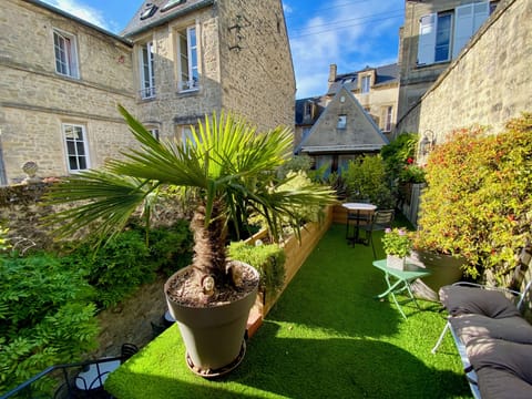 Deluxe Suite, Garden View (La Chapelle) | Terrace/patio