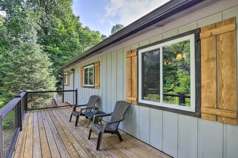 Glenville Vacation Rental | 2BR | 2BA | 1,440 Sq Ft | Stairs Required