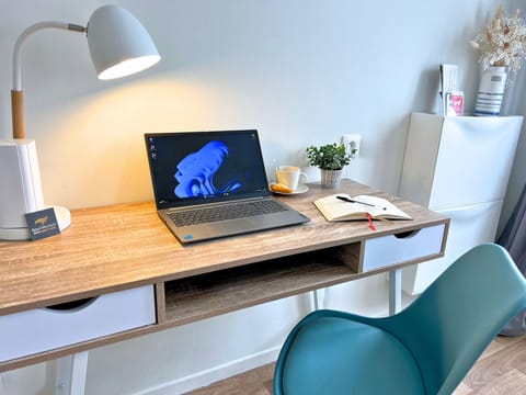 Superior Double Room | Living area | Smart TV, offices