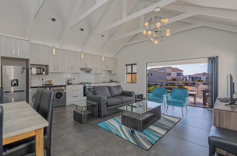 Family House | Living area | 43-inch LCD TV with cable channels, TV