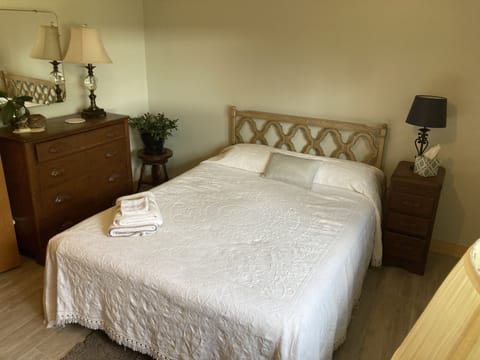 Master bedroom-Queen