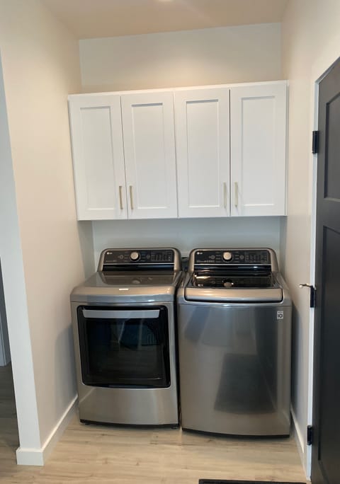 Laundry (first floor)