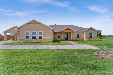 3000sqft, One Story Ranch Style Home on One Acre