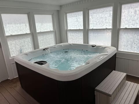 Welcome to our brand new spa room! Brand new hot tub installed indoors so weather is never a factor in deciding to use it! Hot tub towels are provided. Just bring your swim suit!