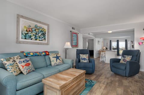 DL101: Pooh's Corner | Living Area