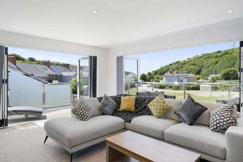 The Cube, Portreath. First floor: Open up the glass sliding doors to really enjoy this stunning property
