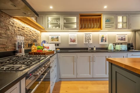 Ground floor: A range oven with gas hobs, perfect for large groups