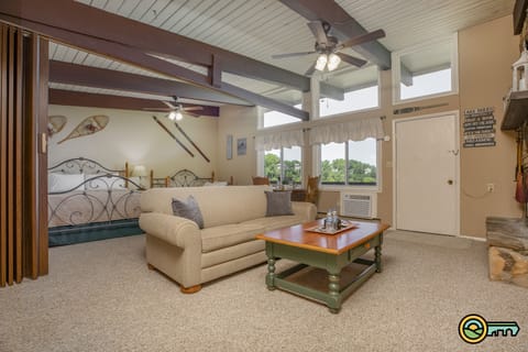 Spacious studio condo w/ divider