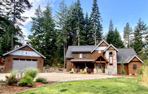 Miners Manor - 3 Bedrooms all with private bathrooms 