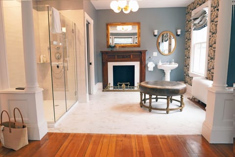 JANE PICKENS | Bathroom | Hair dryer, bathrobes, towels, soap