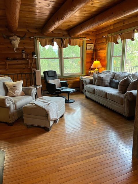Upstairs Living Room 
