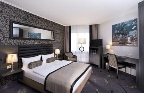 Blackout drapes, soundproofing, WiFi, bed sheets