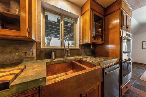 Large sink space and dish drying area for making dish duty a breeze and gets you back to the fun.
| 9T Ranch by Boutiq Luxury Vacation Rentals | Gonzales, Texas