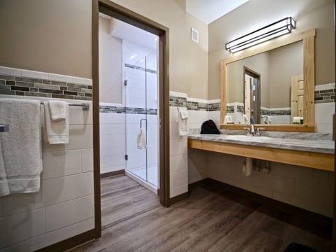 Premium Single Room | Bathroom | Combined shower/tub, hair dryer, towels
