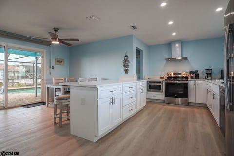 Welcome to the lovely waterfront Seahorse House