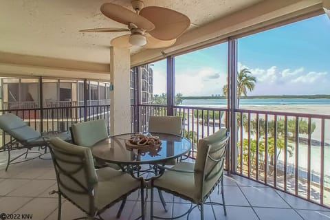 This Corner Condo has a Wrap Around Screened In Lanai