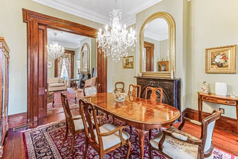 Welcome to Rue Townhouse!