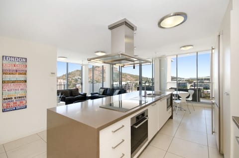Apartment, 3 Bedrooms | Private kitchen | Full-size fridge, microwave, oven, stovetop