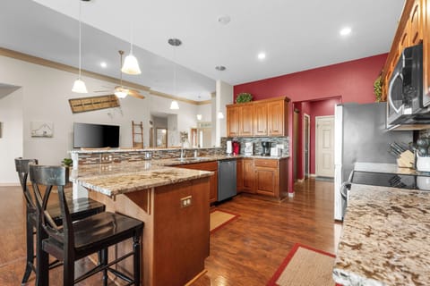 BIG Kitchen - plenty of room for your helpers - either watching or commenting :)