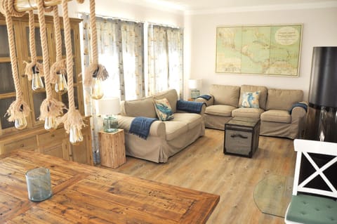 Townhome, 3 Bedrooms, Patio, Courtyard View | Living area