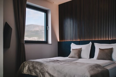 Romantic Double Room | Desk, laptop workspace, soundproofing, free WiFi