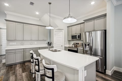 beautiful fully equipped kitchen