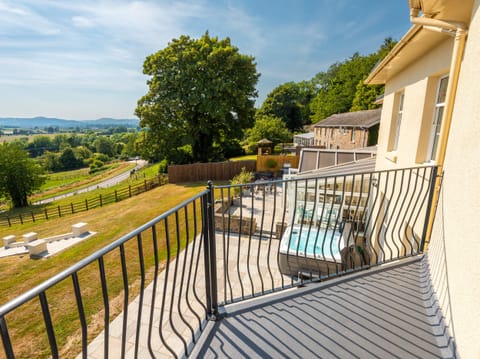 Cottage | Balcony