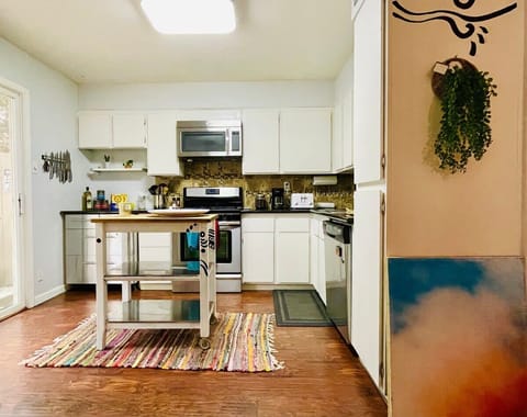 a full kitchen to hang out in and cook full meals :)