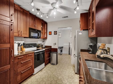 You are sure to leave feeling rejuvenated after a stay in this lovely King bed