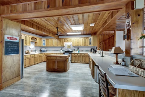 Large , well stocked kitchen with plenty of room for everybody!