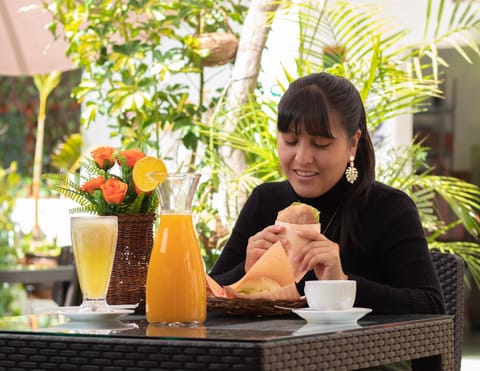 Free daily continental breakfast