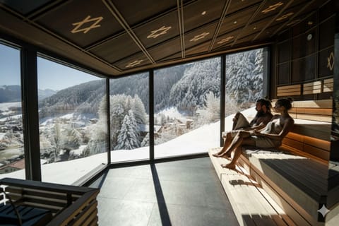 Sauna, steam room, sports massages, massages