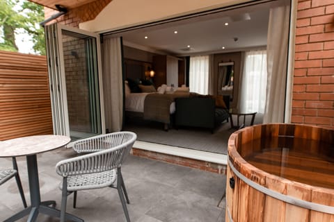 Junior Suite, Hot Tub | Egyptian cotton sheets, premium bedding, pillowtop beds, in-room safe
