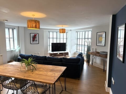 Design Apartment, Ensuite, City View | Lounge