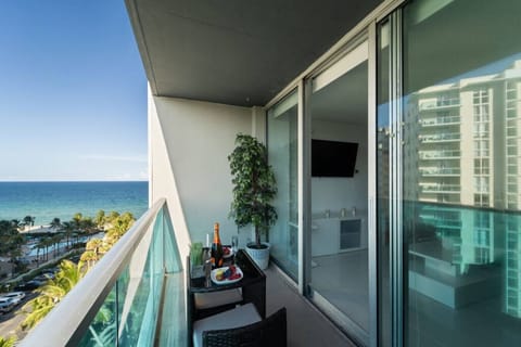 Relax on your private balcony and take in uninterrupted ocean views, where the horizon meets the sea. This peaceful retreat is the ideal spot to enjoy a morning coffee, bask in the coastal breeze, or savor a spectacular sunset over the water.