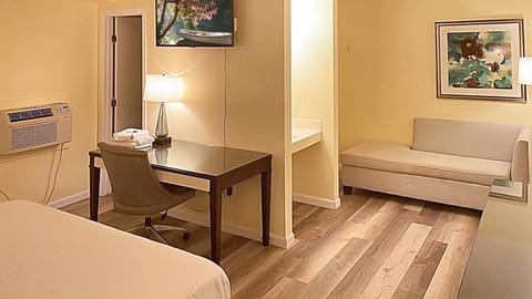 Premium Single Room | Iron/ironing board, WiFi (free), bed sheets