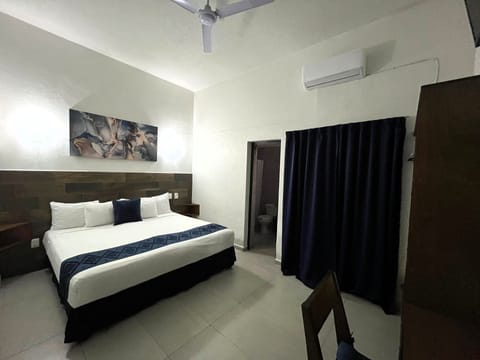 Executive Room, 1 King Bed | Blackout drapes, free WiFi, bed sheets