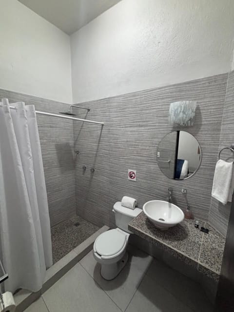 Executive Room, 1 King Bed | Bathroom | Shower, towels, soap, shampoo