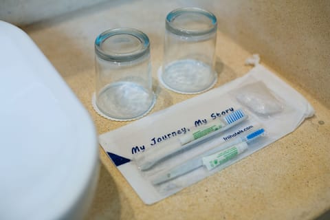 Shower, rainfall showerhead, free toiletries, hair dryer