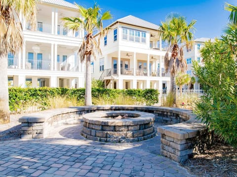 Studio (Multiple Bedrooms) | Property amenity