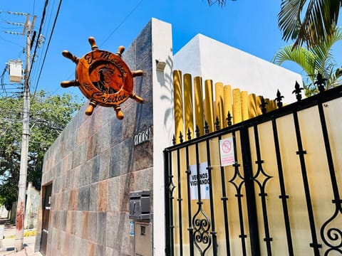 entrada al complejo