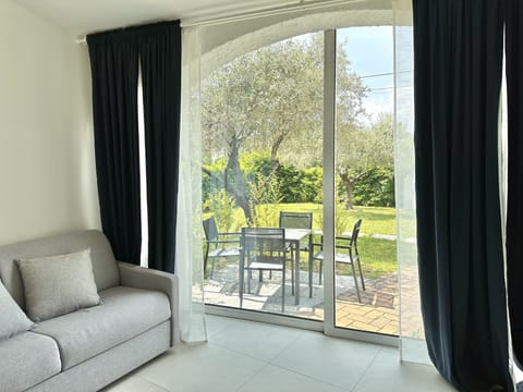 Deluxe Suite | 1 bedroom, blackout drapes, soundproofing, free WiFi