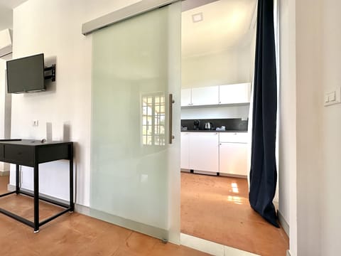 Executive Suite | 1 bedroom, blackout drapes, soundproofing, free WiFi