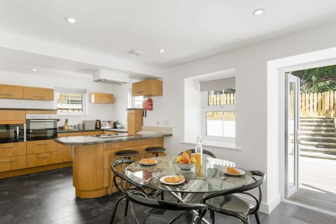 Rosevilla Farmhouse, Portreath. Ground floor: Doors open up onto the large decked patio garden.