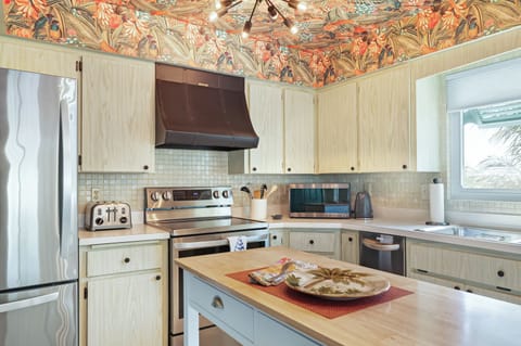 Your fully equipped kitchen features stainless appliances