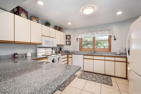 House (3 Bedrooms) | Property amenity