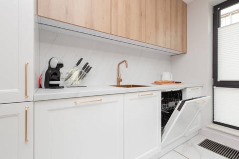 Functionally furnished kitchen with high-quality appliances that allow you to prepare home-cooked meals.