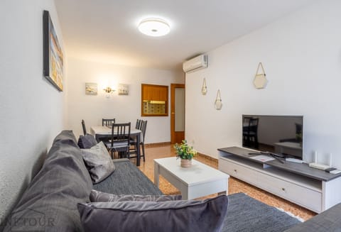 Communal lounge/ TV room,Living room,Dining area