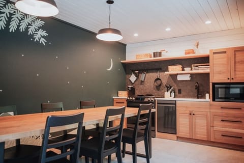 Bathhouse shared kitchen and table