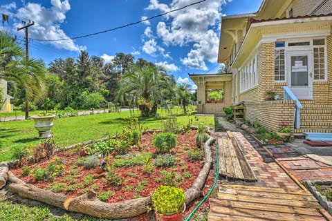 Crescent City Vacation Rental | Studio | 1BA | 490 Sq Ft | Steps Required